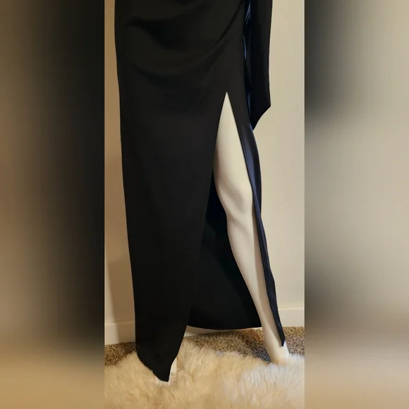 Showpo Black One Shoulder Gown Dress With Statement Bow & High Slit Size 8 - Picture 3 of 15